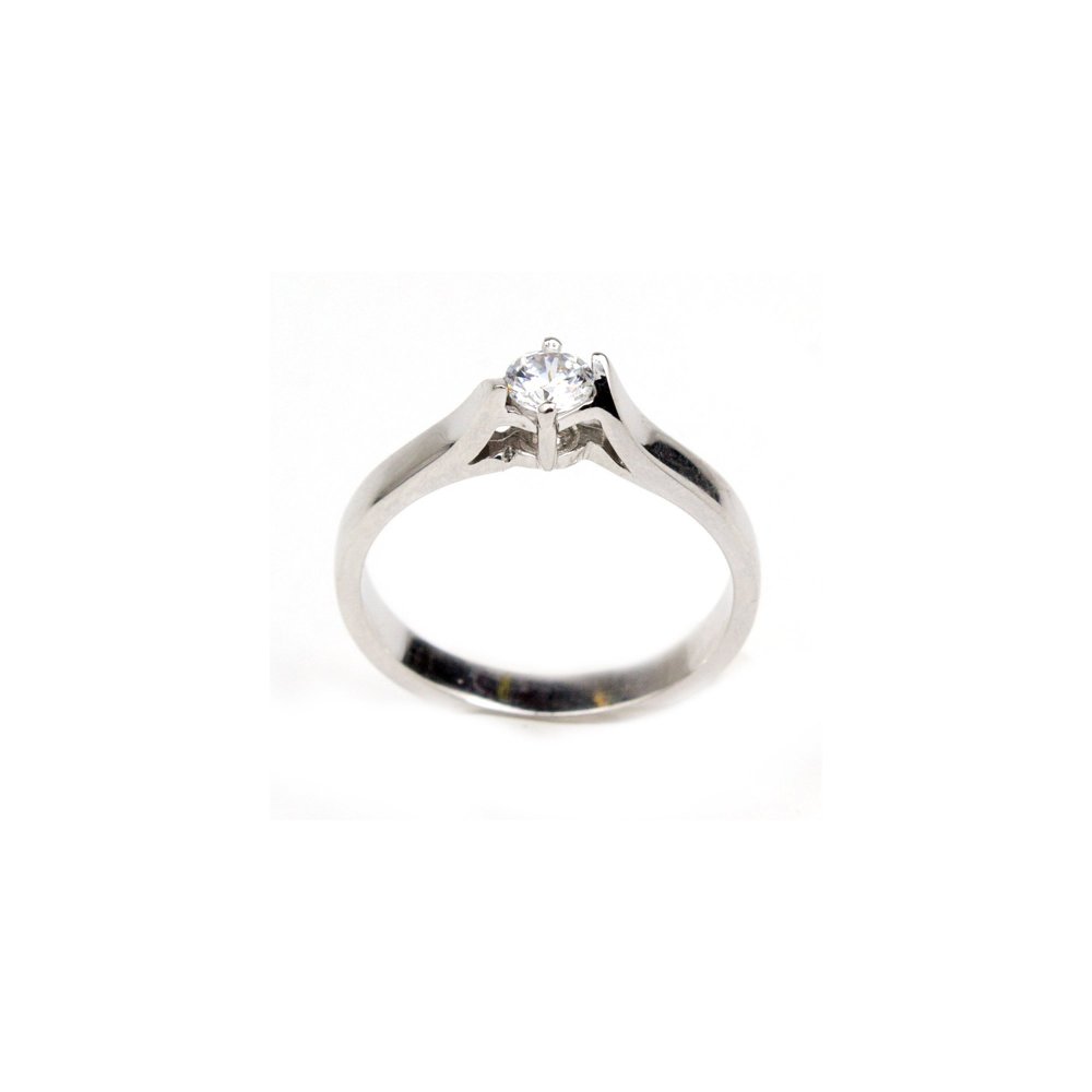  Solitaire ring with diamond