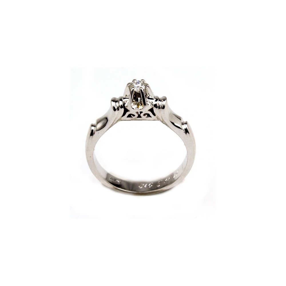  Solitaire ring with diamond