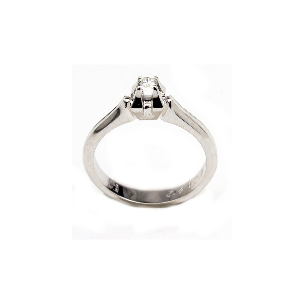  Solitaire ring with diamond