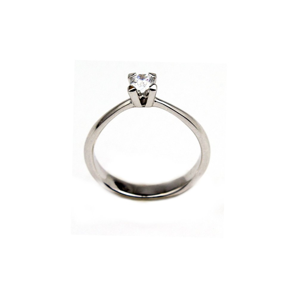  Solitaire ring with diamond