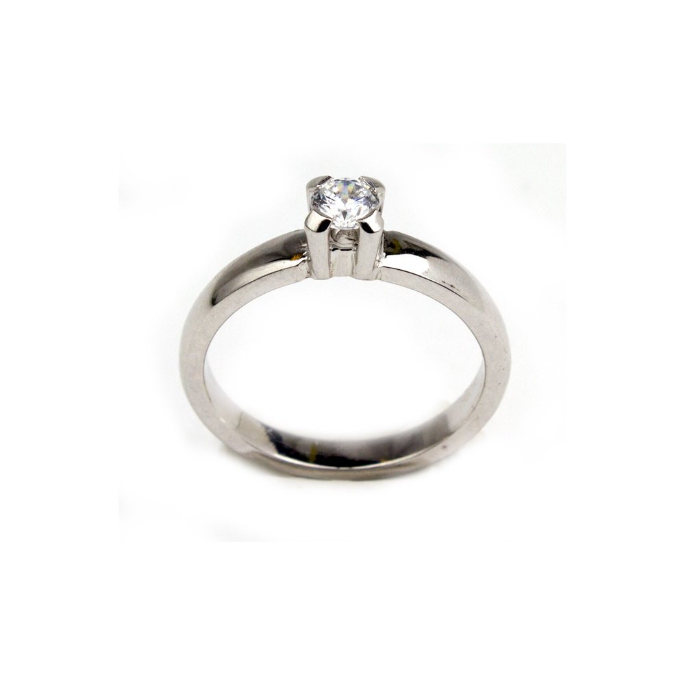  Solitaire ring with diamond