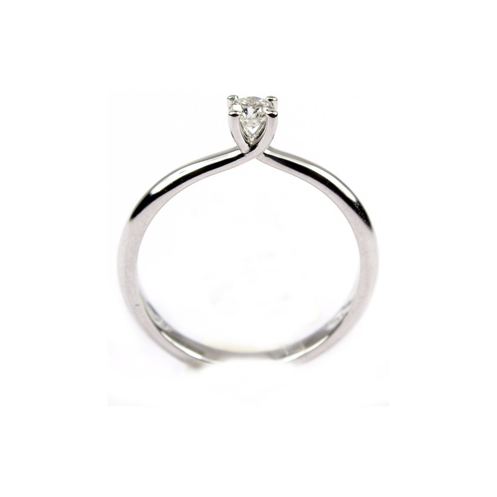 Solitaire ring with diamond